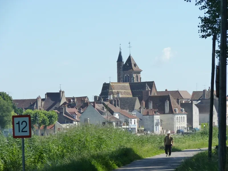 Saint-Jean-de-Losne sur l'Eurovélo 6 / la Voie Bleue