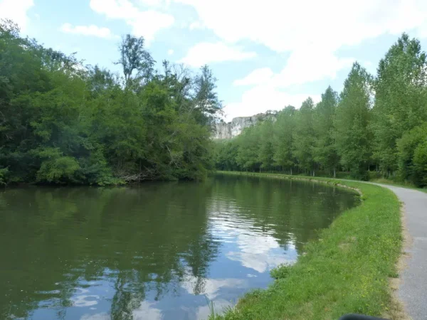Canal du nivernais, rochers du Saussois