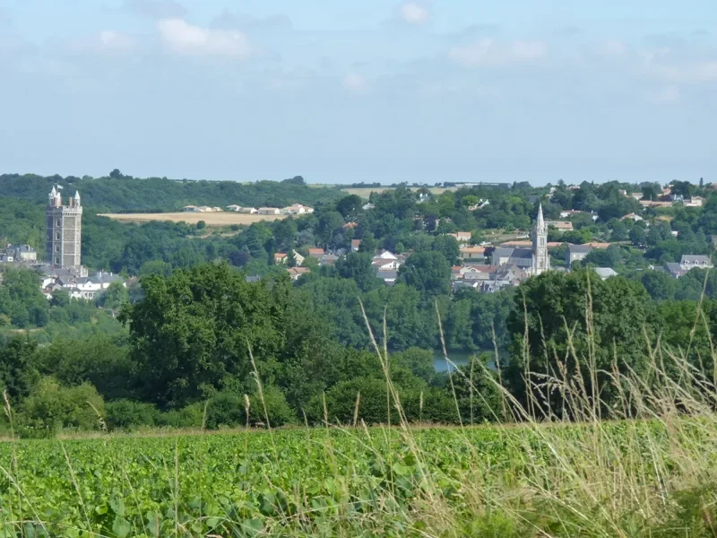 La tour et l'église de Oudonn