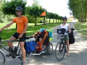 La famille au complet, avec les vélos chargés