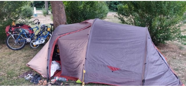 Photo : la tente et les vélos