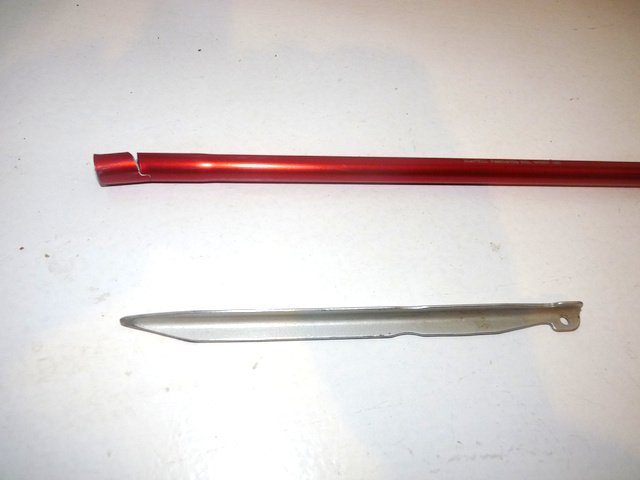 Photo : arceau de tente cassé