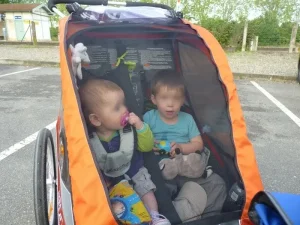 Les enfants sont prêts pour le départ