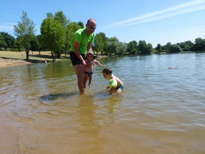 Le lac de baignade de Oudon