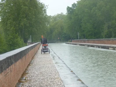 le pont canal de Moissac sous la pluie