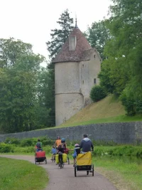 Une tour sur le canal du nivernais