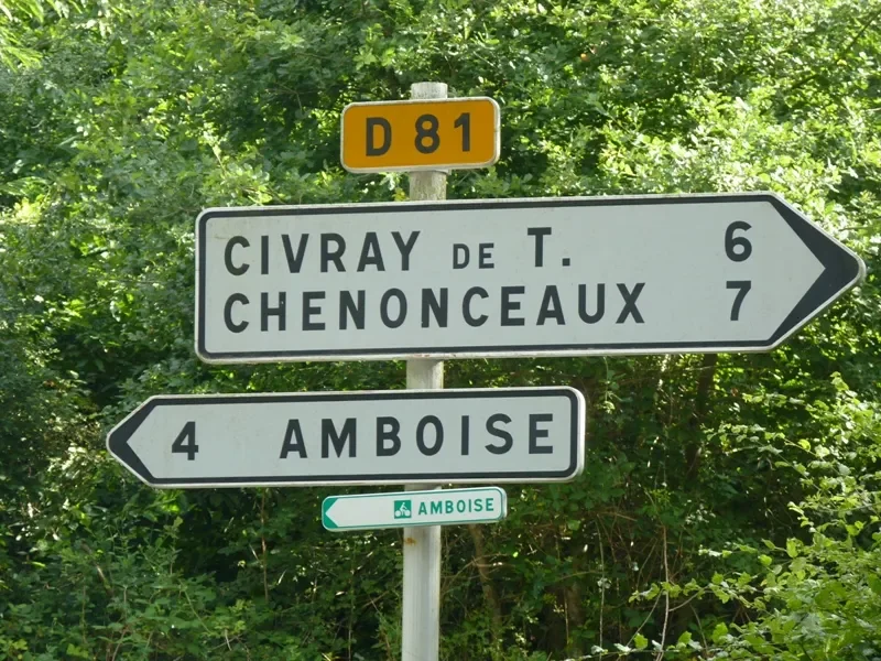 panneau direction Amboise - Eurovélo 6 / la Loire à vélo