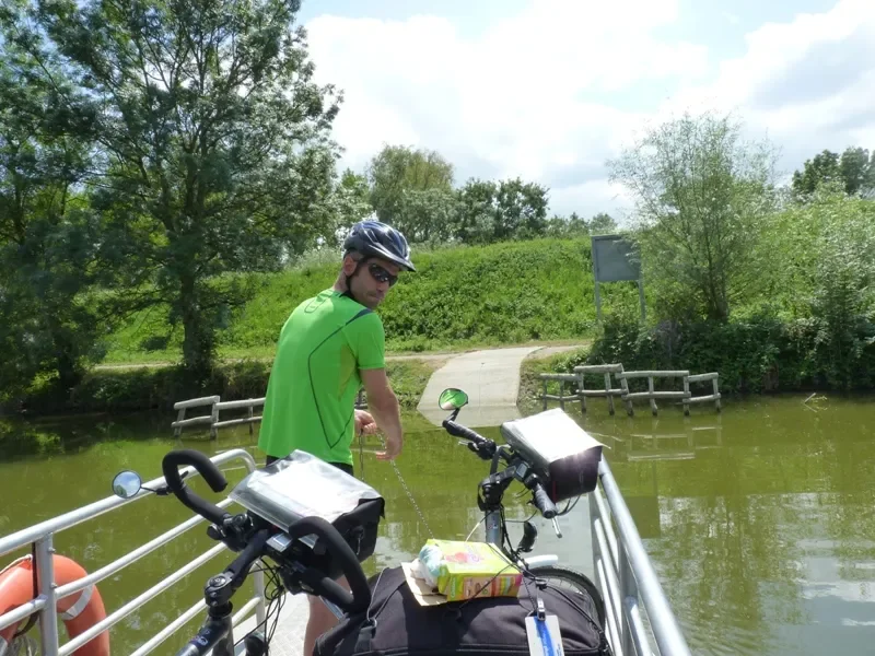 traversée de l'Authion avec le bac