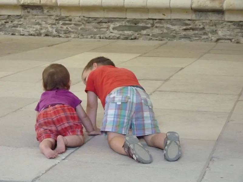 les enfants visitent le château