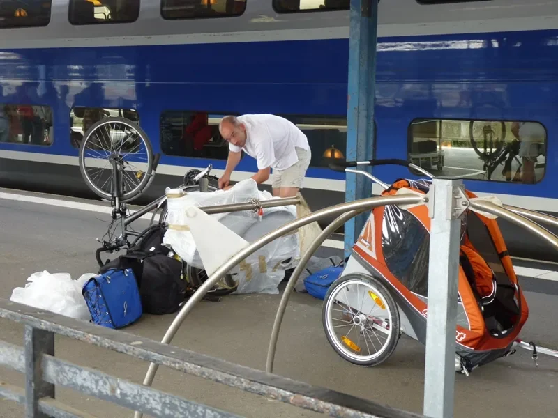 Remontage des vélos en sortant du train