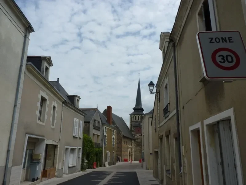 Un village sur l'Eurovélo 6 / la Loire à vélo