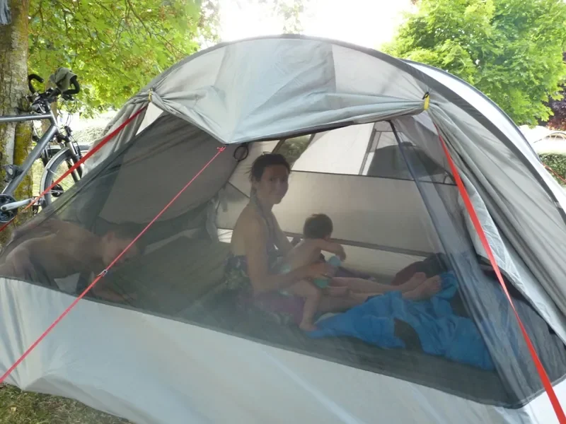 la famille sous la tente