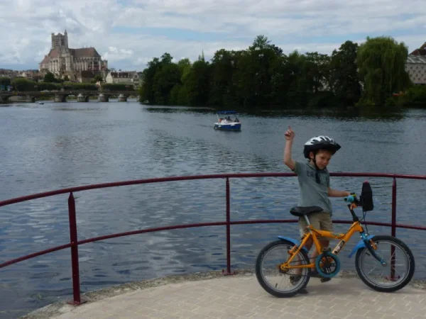 Gabriel devant l’abbaye de Saint Germain (Auxerre)