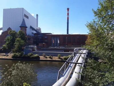 Berlin - une usine combine architecture ancienne et moderne