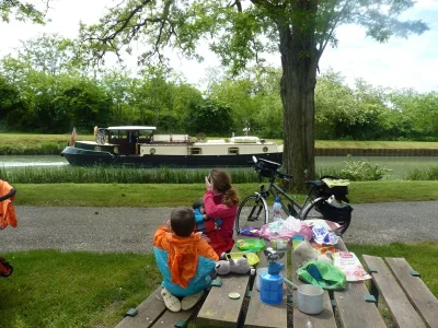 aire de Villeton sur la voie verte du canal latéral à la Garonne