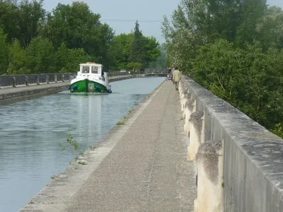 le pont canal d'Agen sur le canal latéral à la Garonne