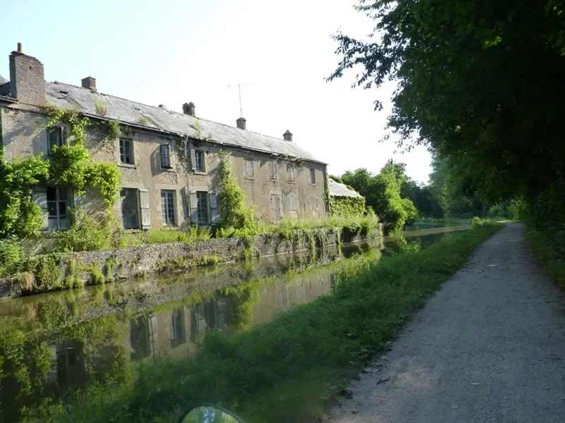 le canal d'Orléans - Eurovélo 6 / la Loire à vélo