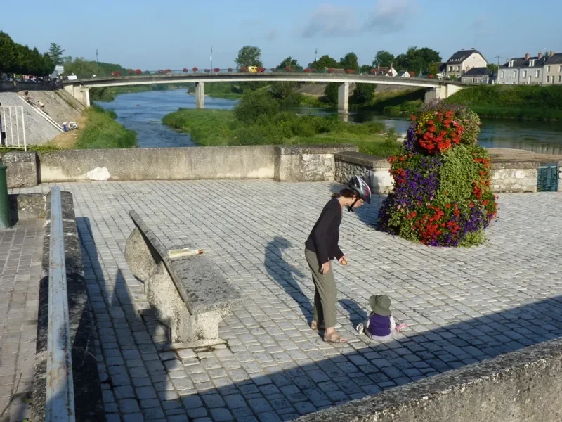place publique à Savonnières