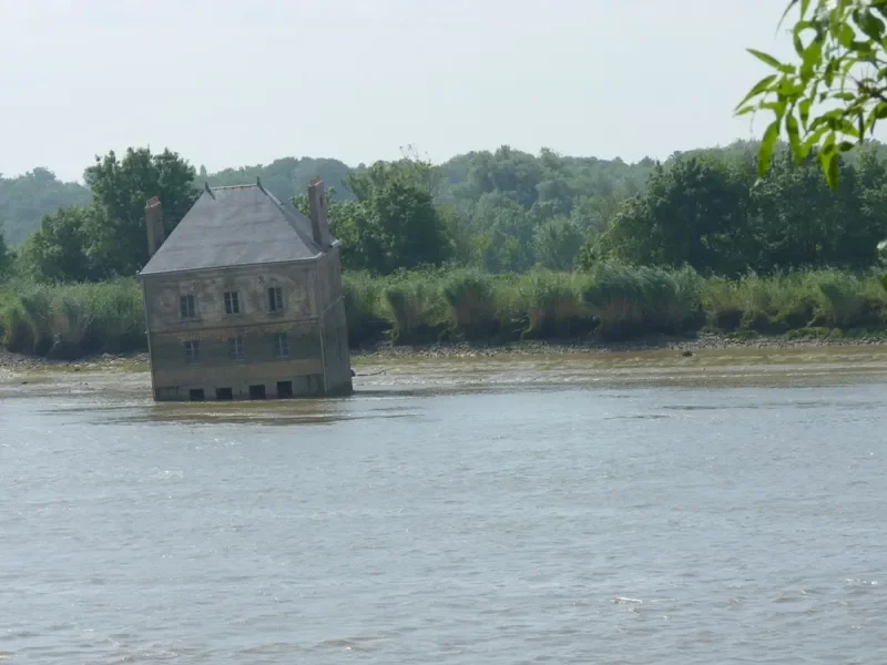 La « maison sur l'eau » à Couëron œuvre de Jean-Luc Courdoult