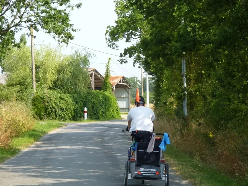 Eurovélo 6 sur une route secondaire à Saint-Brevin-les-Pins