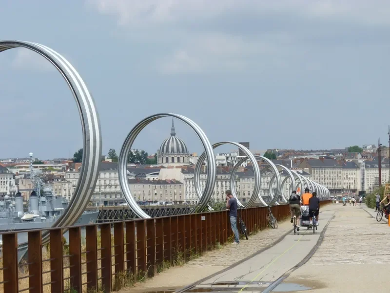 « Les Anneaux » à Nantes œuvre de Daniel Buren