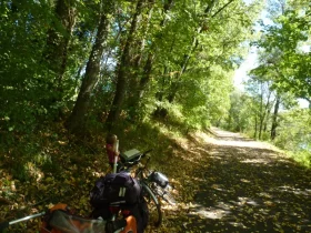 ViaRhôna dans le Bugey - piste cyclable aux couleurs d'automne