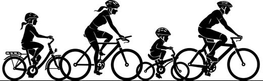 Une famille à vélo